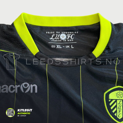 2011/12 Bortedrakt XL Snodgrass #23